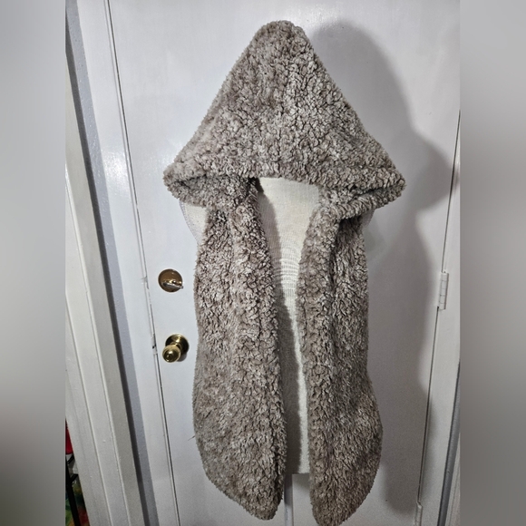 Altar'd State Hooded Vest Sz S Soft Faux Fur Fleece Open Front Brown Small - Picture 4 of 8
